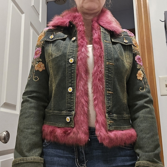 Kaity BoHo Denim jacket with removable lining/fur - Picture 4 of 6